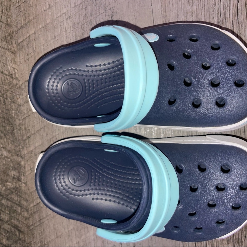Infant Crocs size 5/6 - Picture 3 of 5